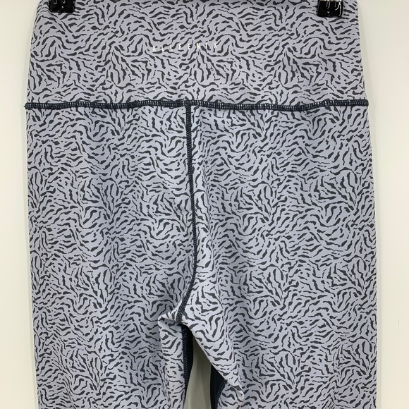 All Fenix Powder Blue Cheetah 7/8 Leggings Sz M - Picture 5 of 13